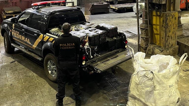 PF incinera 2,5 toneladas de cocaína em Santa Catarina