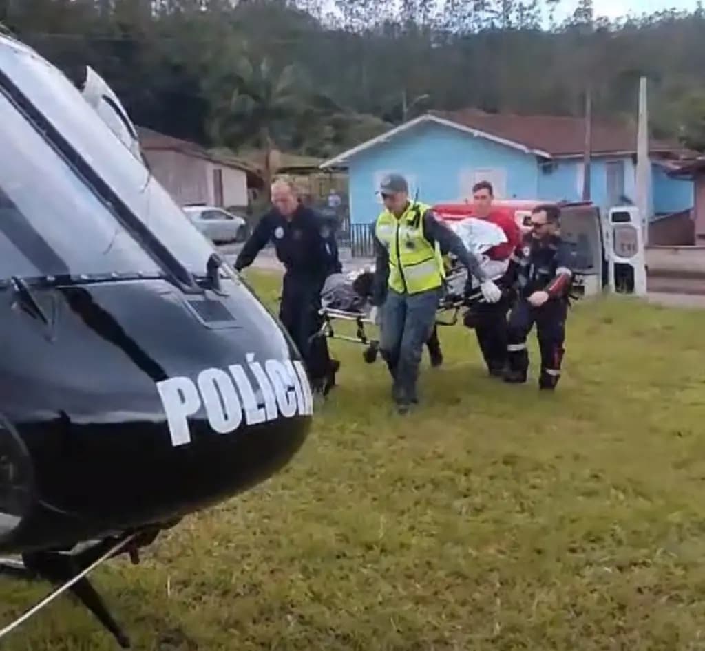 Adolescente perde a perna em acidente com roçadeira