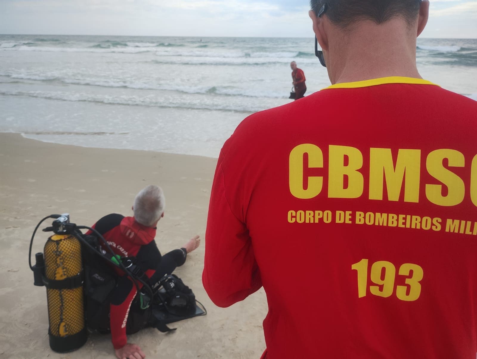 Tragédia no mar: jovem de 25 anos desaparece em praia de Florianópolis