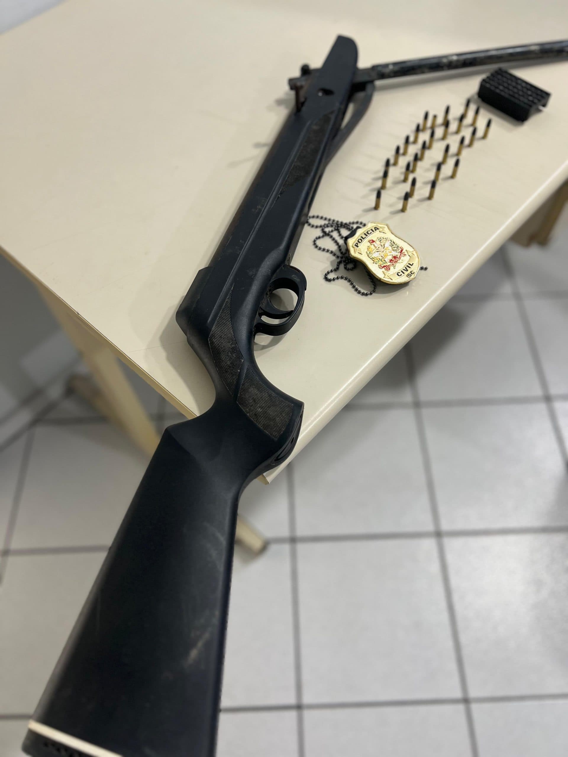 Homem transformou arma de pressão em instrumento de fogo e é preso em Indaial