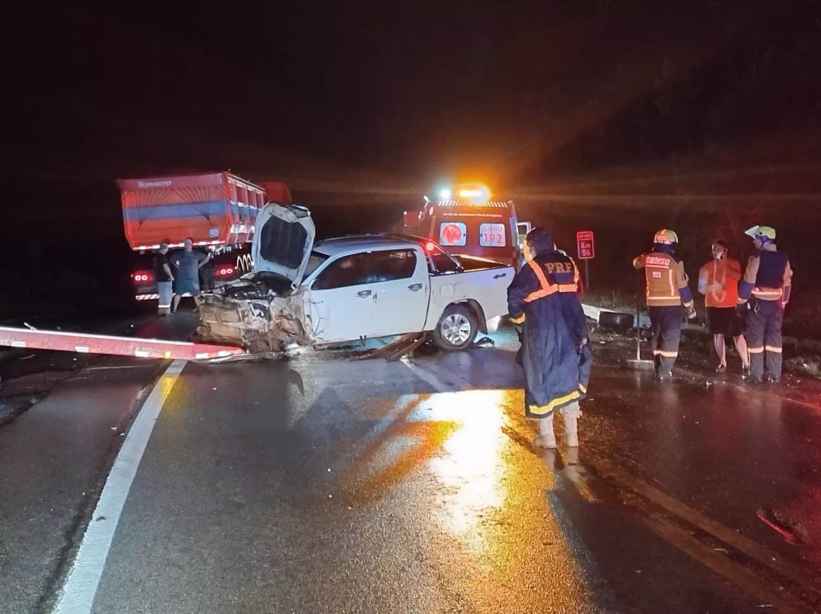 Colisão violenta na BR-282 em Rancho Queimado mobiliza bombeiros e bloqueia a rodovia