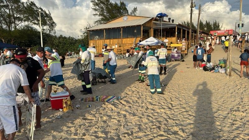 Réveillon em Florianópolis deixa 27,5 toneladas de lixo