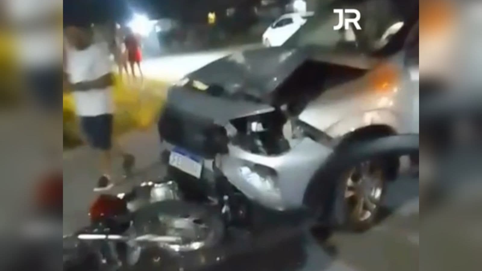 Motociclista luta pela vida após ter frente cortada por veículo na SC-390