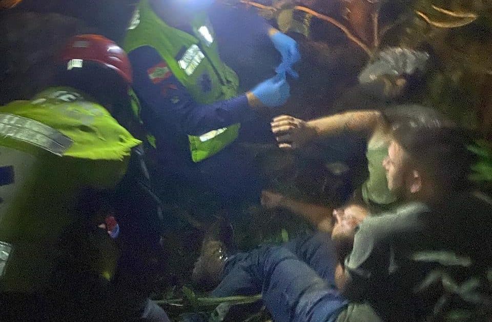 Motorista sai ileso após carro despencar 200 metros em ribanceira em SC