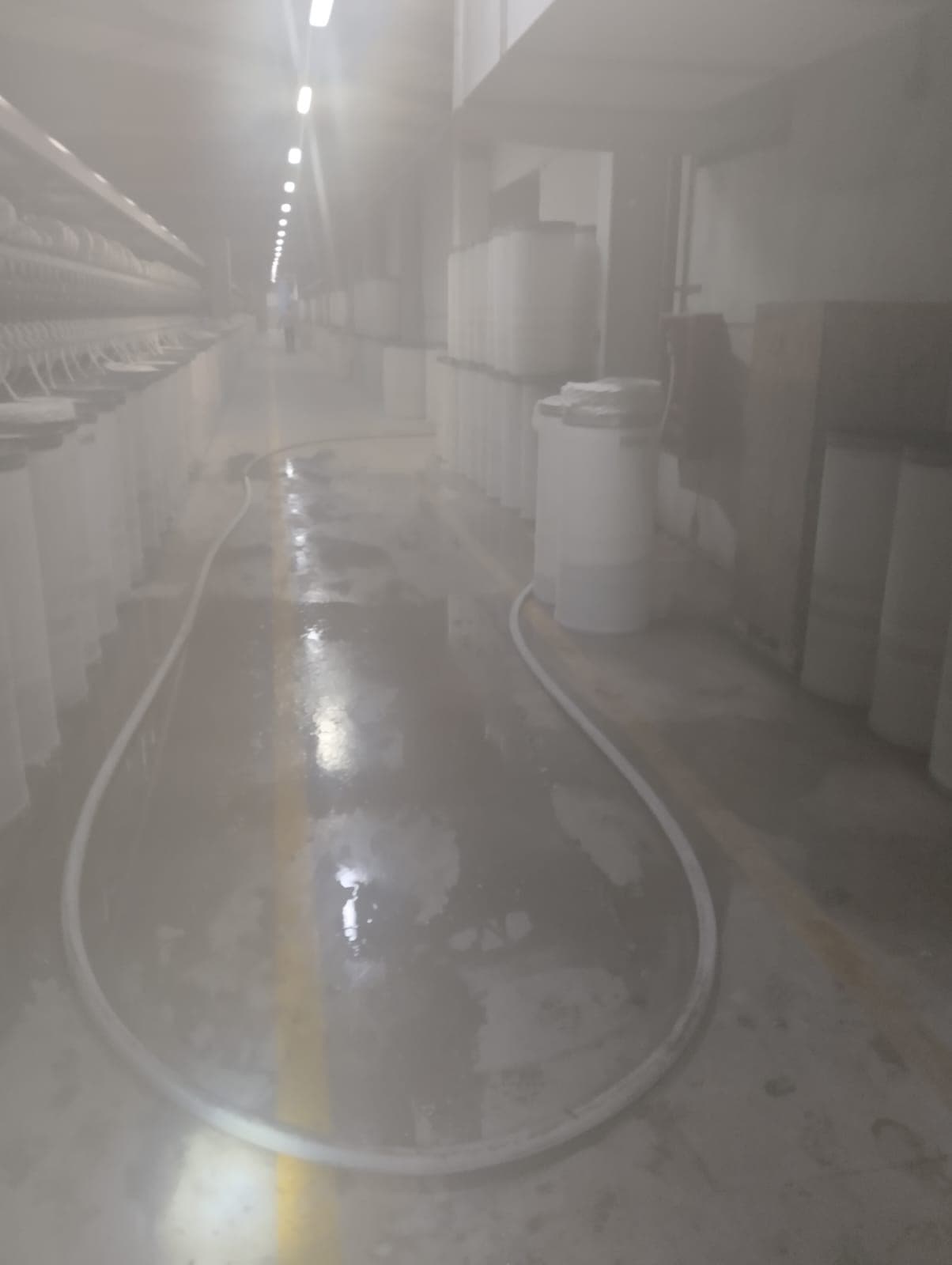 Incêndio subterrâneo assusta funcionários de indústria em Canelinha no meio da madrugada