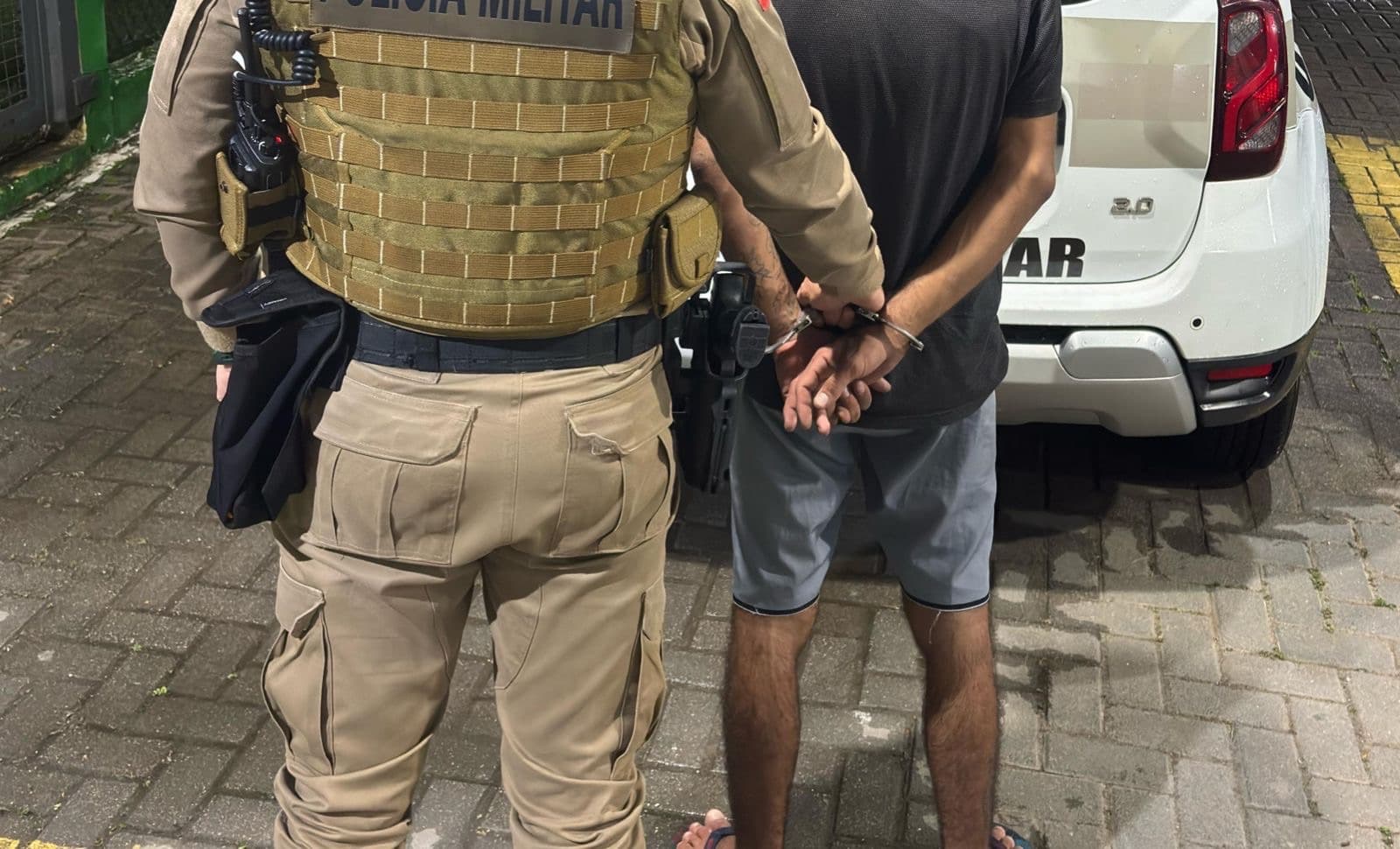 Barreiras, drogas e mandados em aberto: dia de cerco policial em Balneário Camboriú