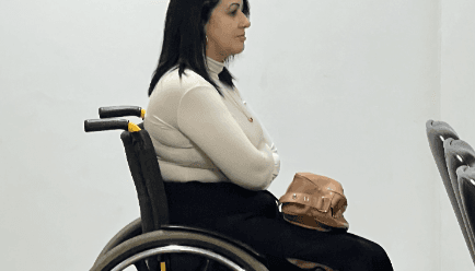 Mulher que ficou paraplégica após ser atacada pelo ex-companheiro vê de perto a justiça sendo feita em SC