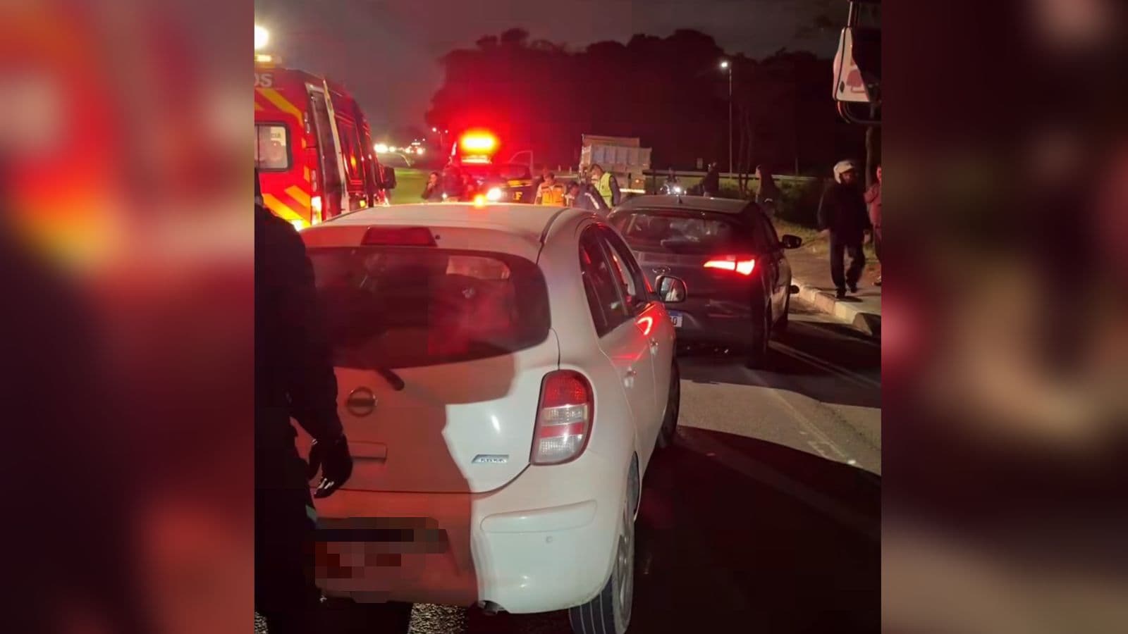URGENTE: Caminhão e moto colidem no Morro do Gole, em Palhoça