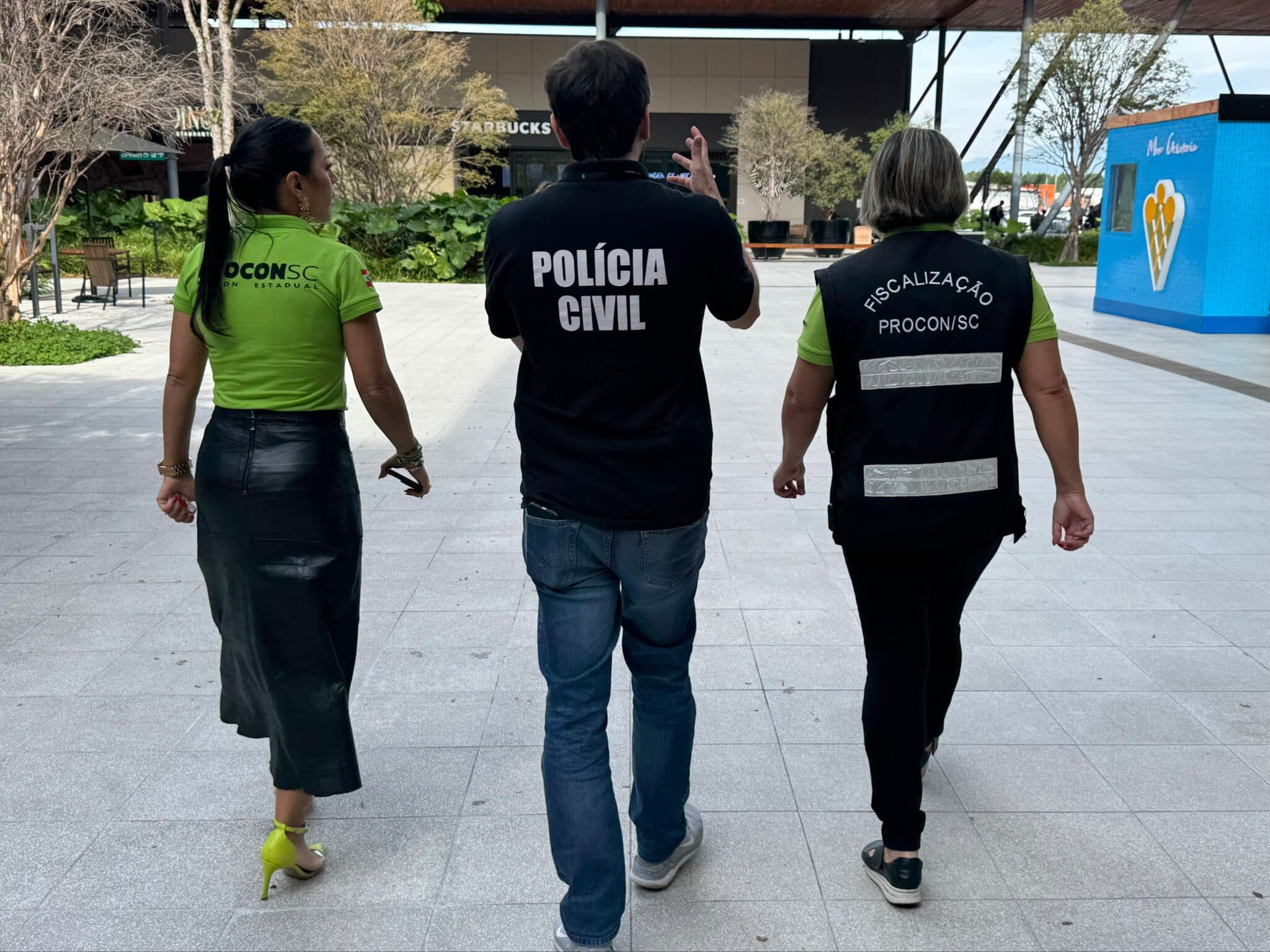 Procon SC e Polícia Civil fazem operação contra transporte clandestino no Aeroporto de Florianópolis