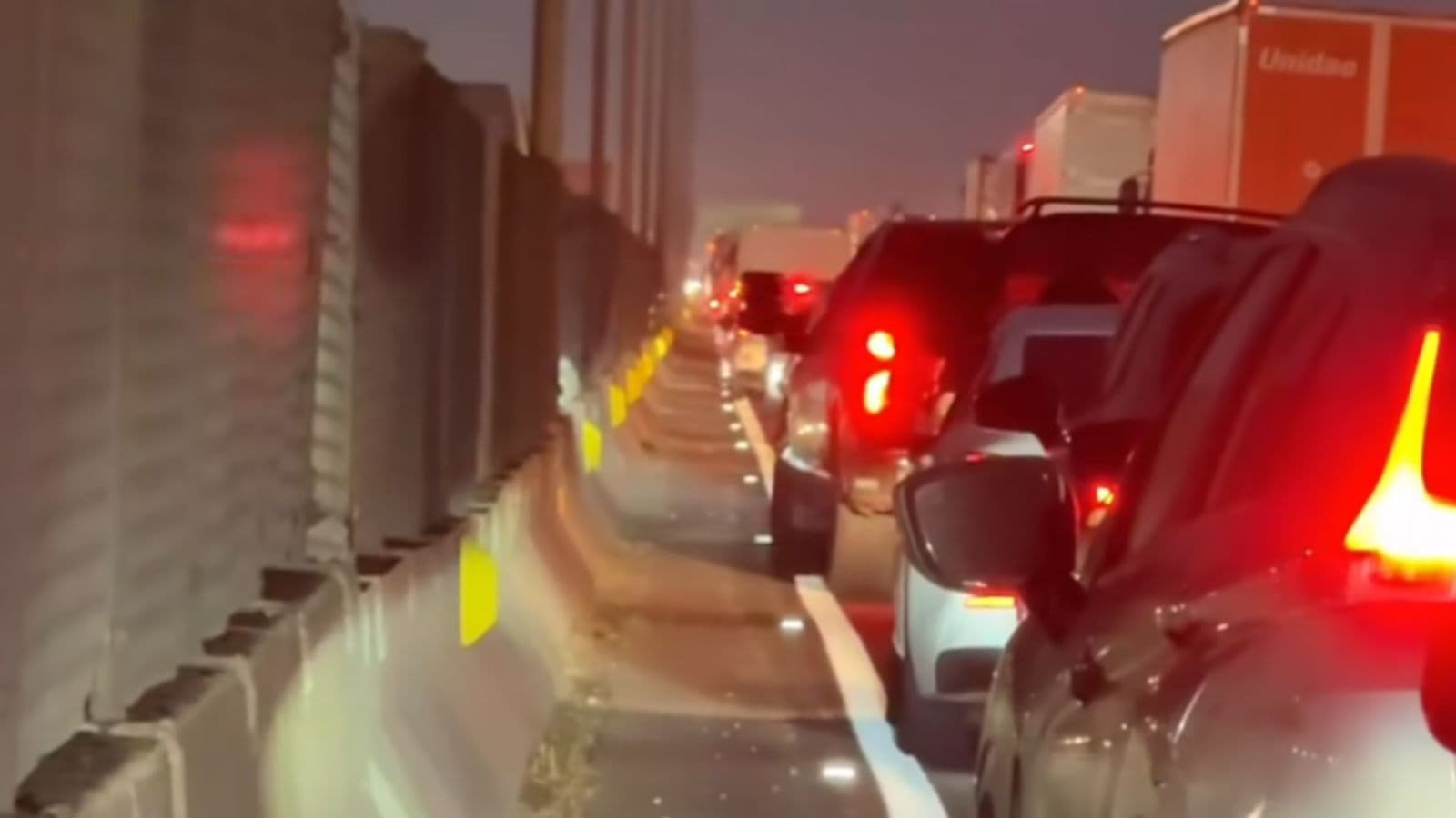 Trânsito trava na BR-101 entre Itapema e Navegantes e gera filas quilométricas