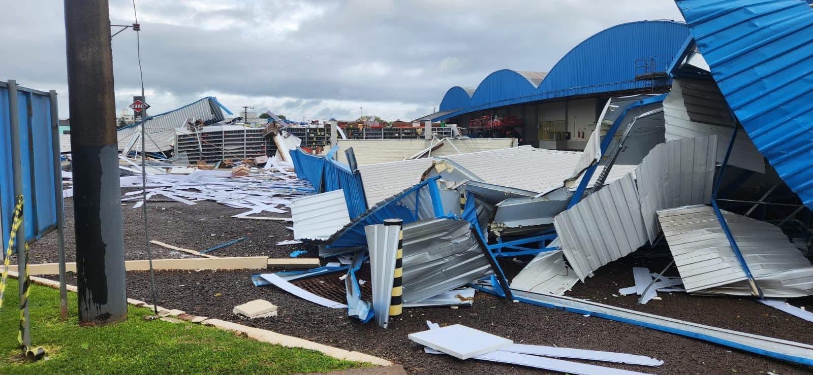 FOTOS: Cenário de destruição em Abelardo Luz após temporal com ventos fortes e chuva intensa