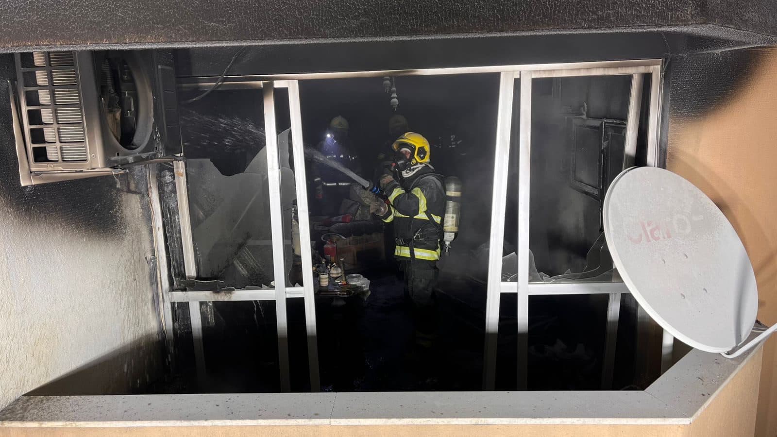 Incêndio atinge apartamento no 11º andar de prédio em Blumenau