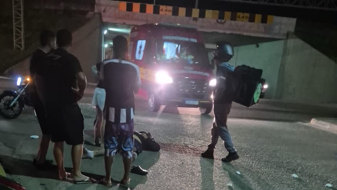 Motociclista sofre acidente na entrada de Tijucas e mobiliza bombeiros