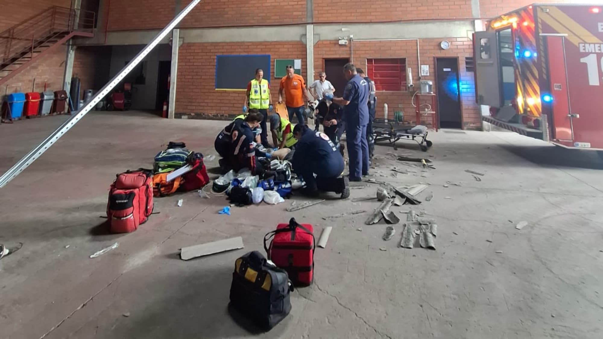 Homem morre após cair de telhado a cerca de 10 metros em Timbó