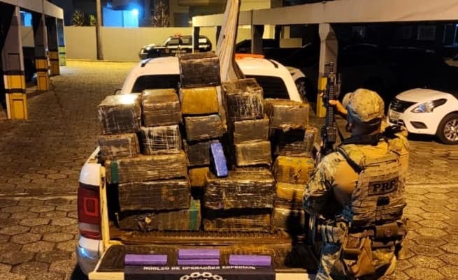 Quase uma tonelada de maconha é apreendida após perseguição no Meio-Oeste catarinense