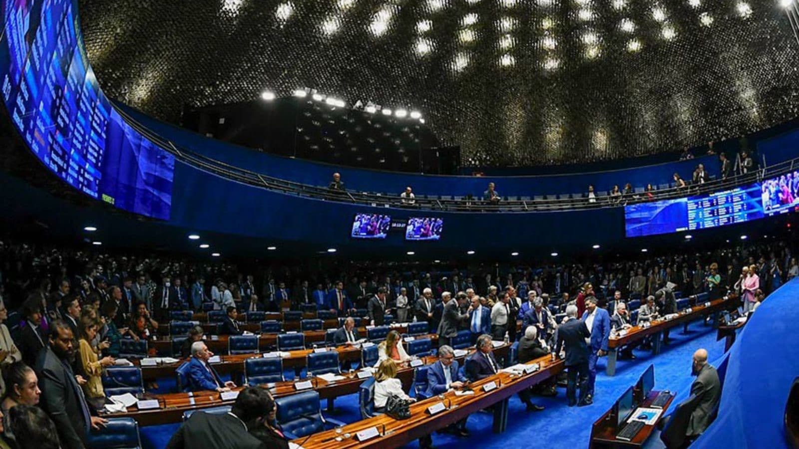 Ódio contra mulheres vira crime equiparado ao racismo após votação unânime no Senado