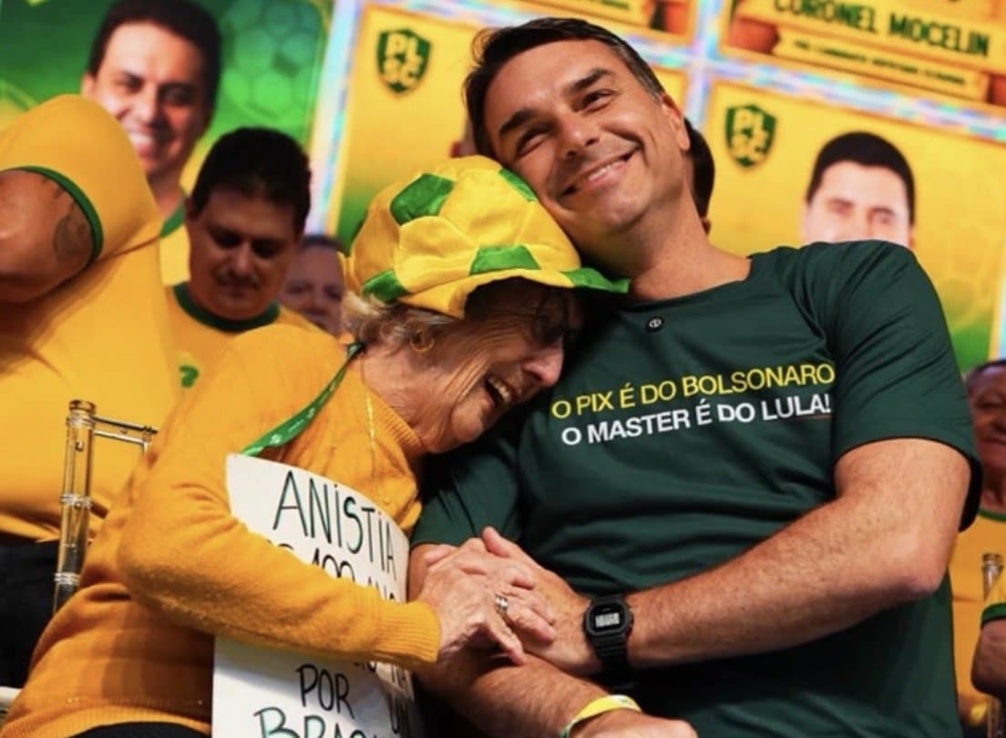 Flávio admite que pediu a Vorcaro para financiar filme sobre Bolsonaro: “separar os inocentes dos bandidos”