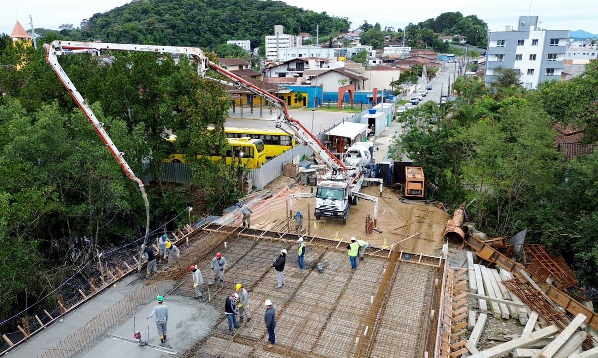 Joinville conclui primeira laje da Ponte Anêmonas: “vai beneficiar mais de 114 mil moradores”