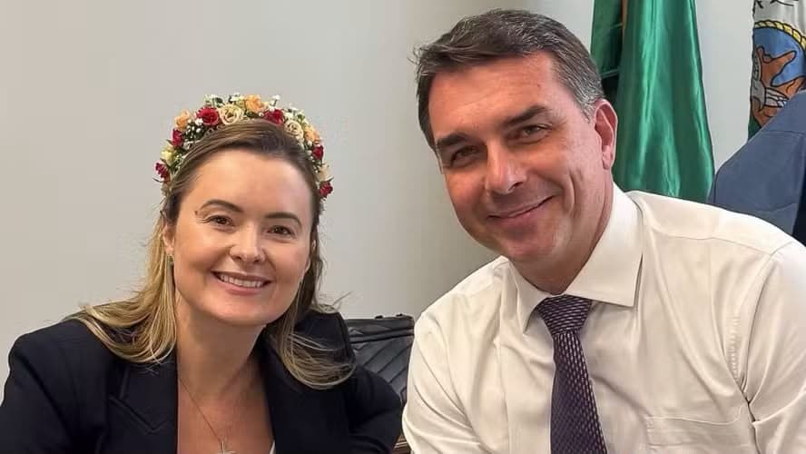“Pronta pro combate”: Eduardo defende a catarinense Júlia Zanatta como vice de Flávio Bolsonaro
