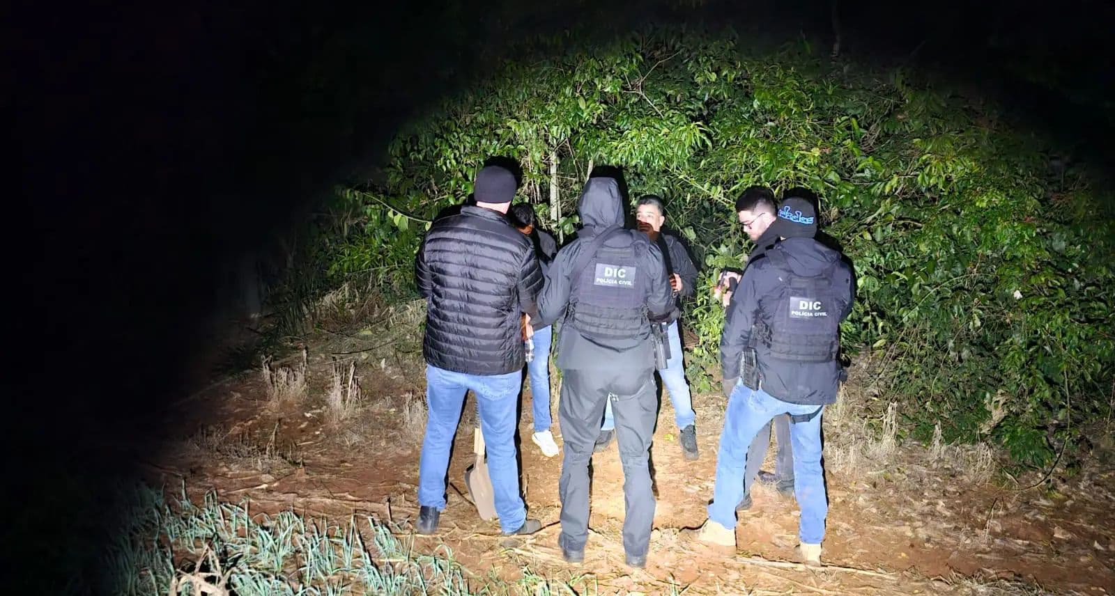 Adolescente de 17 anos é arrancada de casa e executada com tiros no rosto em SC