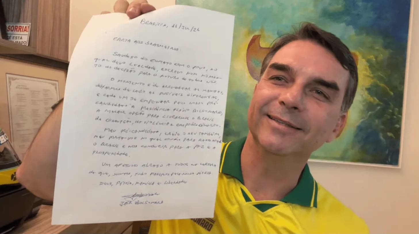 Moraes vê “uso político”, proíbe Flávio de visitar Bolsonaro por 90 dias e dá 48h para explicar carta