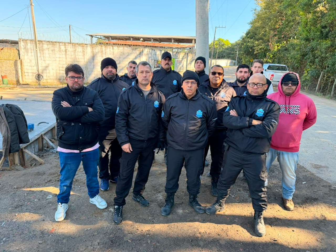 Sem salários, vigilantes protestam “fechando” presídios de Santa Catarina