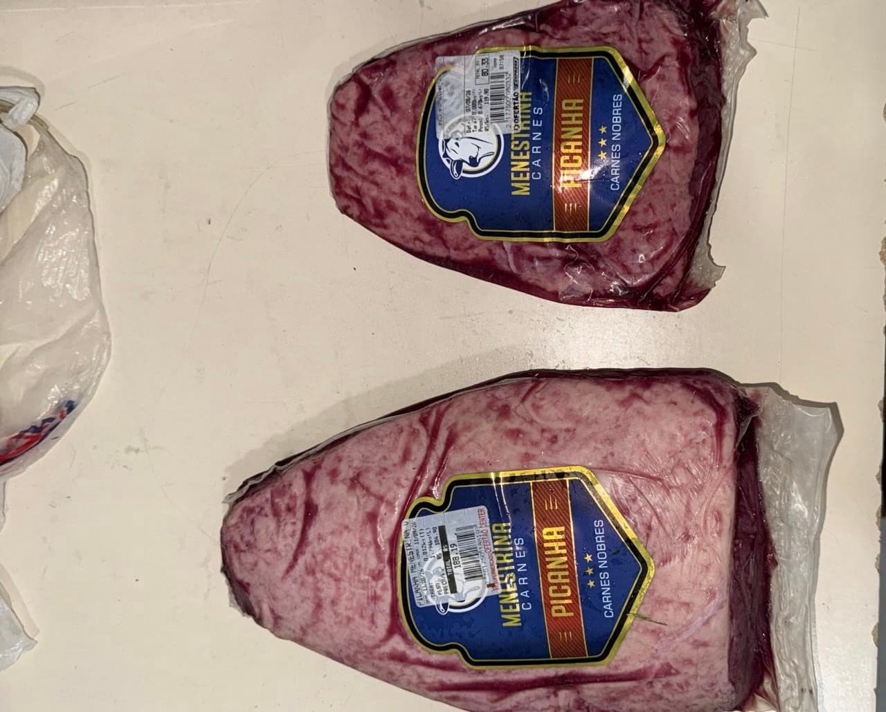 Homem é preso com peças de picanha furtadas de supermercado em Itapema