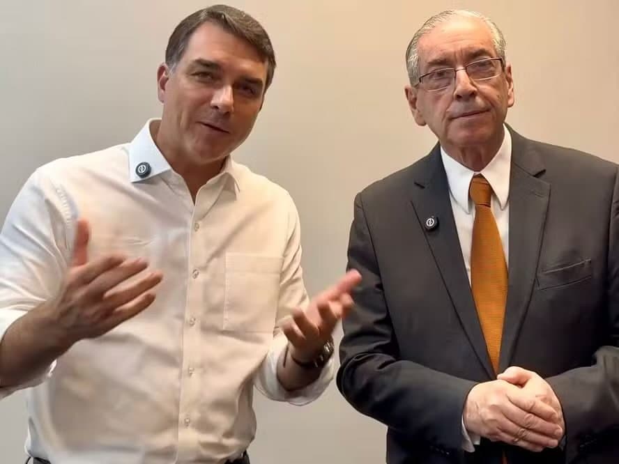Preso na Lava Jato: Flávio Bolsonaro pede votos e declara apoio a Eduardo Cunha