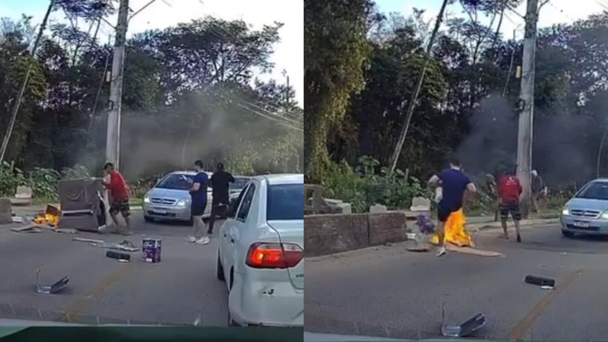 Frames de camera de carro mostram dois homens retirando barricada em chamas de ponte em Palhoca sob ordem de policiais a paisana
