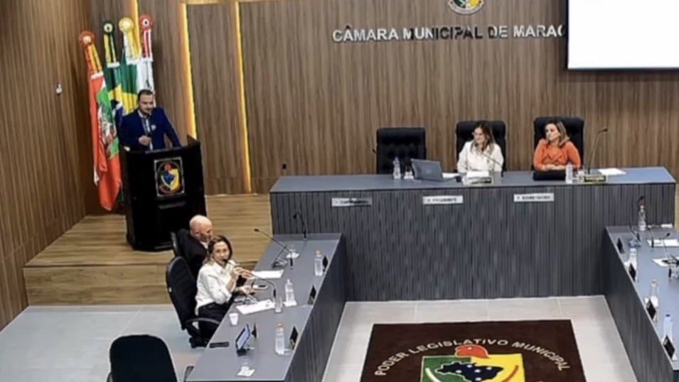 Vereadora de SC desabafa sobre salário ao defender vale-alimentação de R$ 1,8 mil: “não é fácil”
