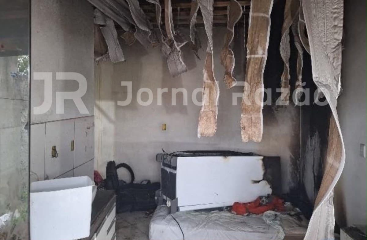 Jovem da Bahia foge e deixa morador trancado no banheiro com a casa em chamas em Joinville