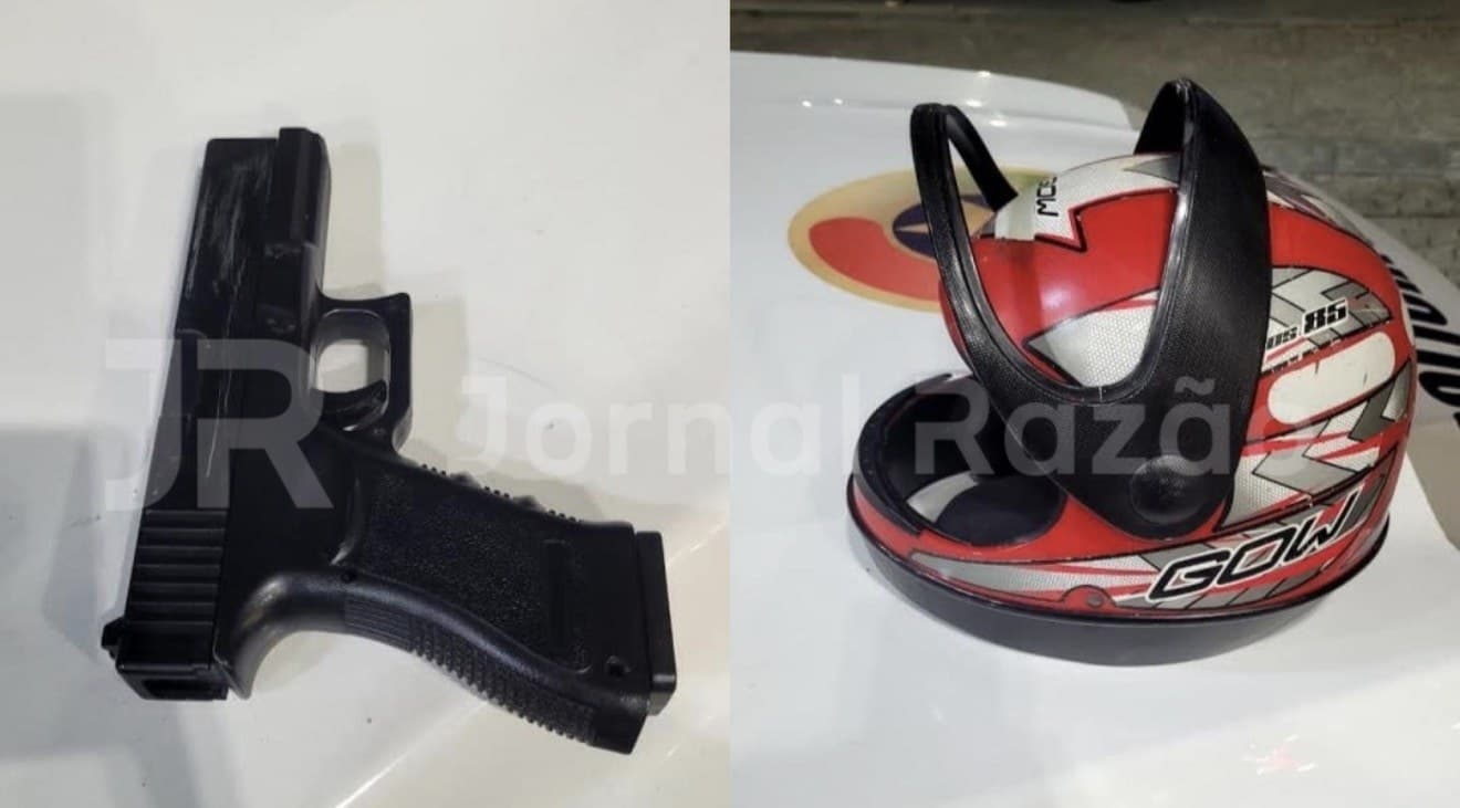 Arma falsa e capacete vermelho deixados pelo assaltante na Droga Raia do bairro Santa Mônica, em Florianópolis