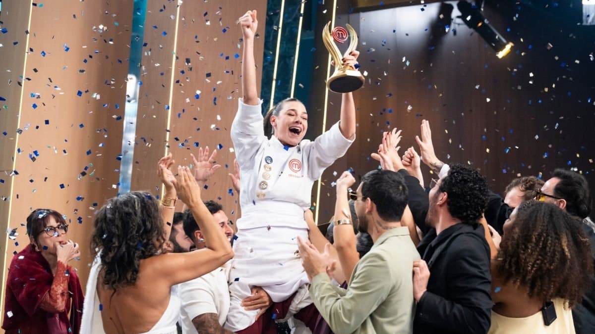 Bombeira de SC Jéssica Cechella vence o MasterChef com sobremesa do Farol de Santa Marta