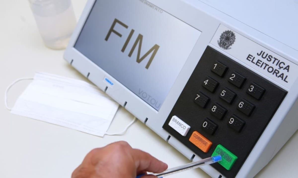 TSE conclui lacração dos sistemas das urnas para as Eleições 2026