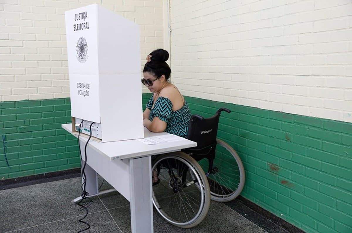 Eleitores têm só até hoje para pedir transporte especial no dia da votação