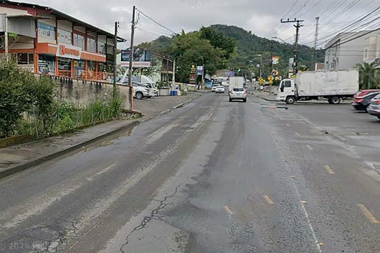 Obra emergencial altera trânsito e trajeto de cinco linhas de ônibus em Blumenau