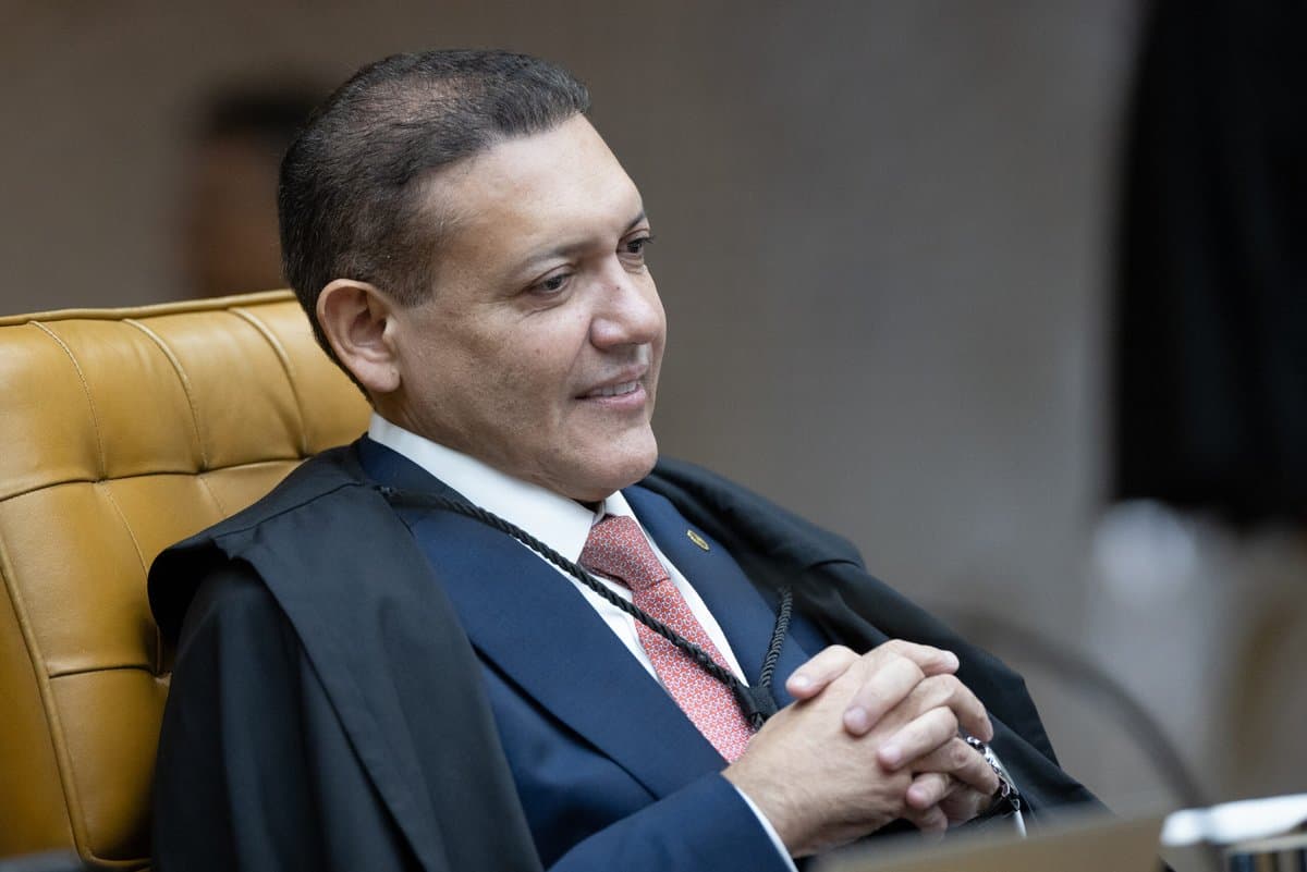 Ministro Kassio Nunes Marques de toga sentado no plenario do Supremo Tribunal Federal