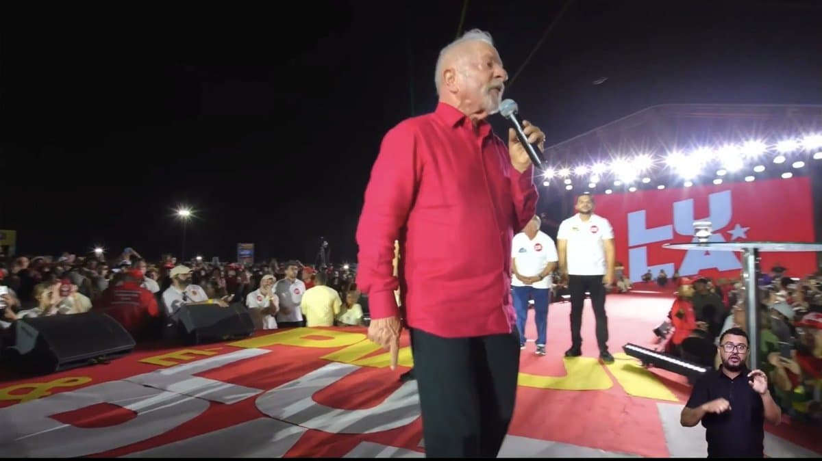 “Que não venha o tribunal eleitoral querer falcatrua”, diz Lula em comício
