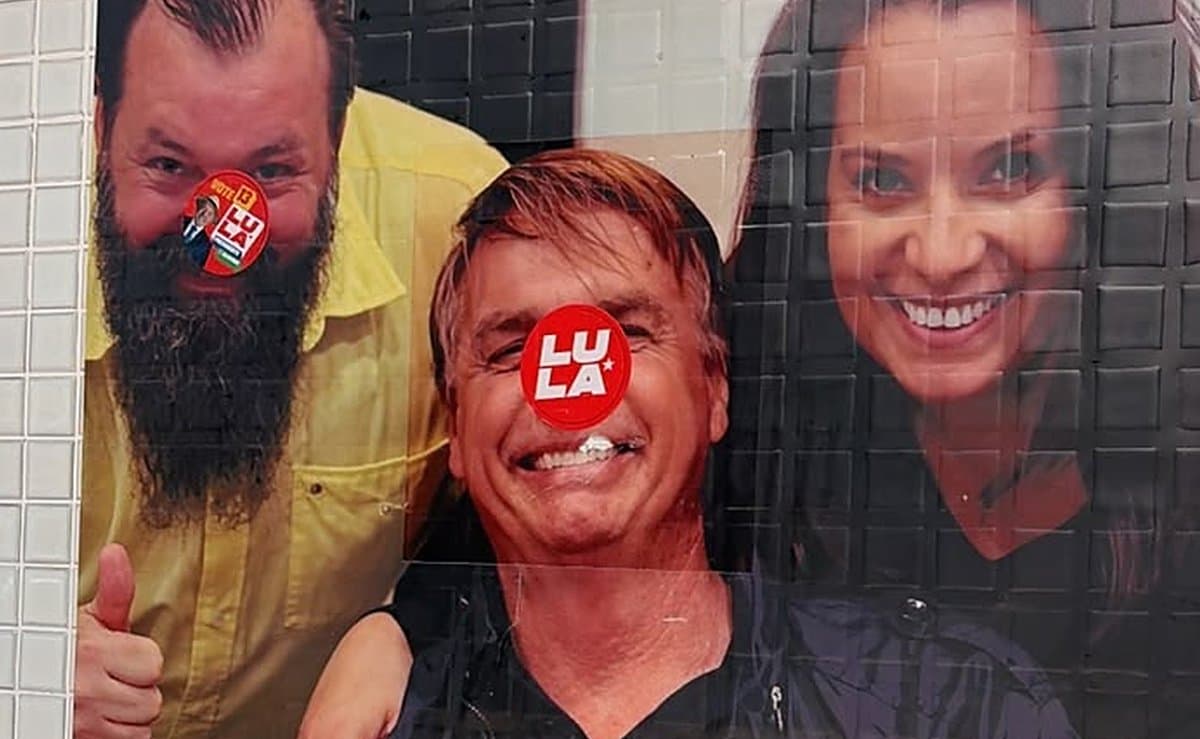 'Vou pegar vocês': câmera flagra adolescentes colando Lula na cara de Bolsonaro em açougue de BC