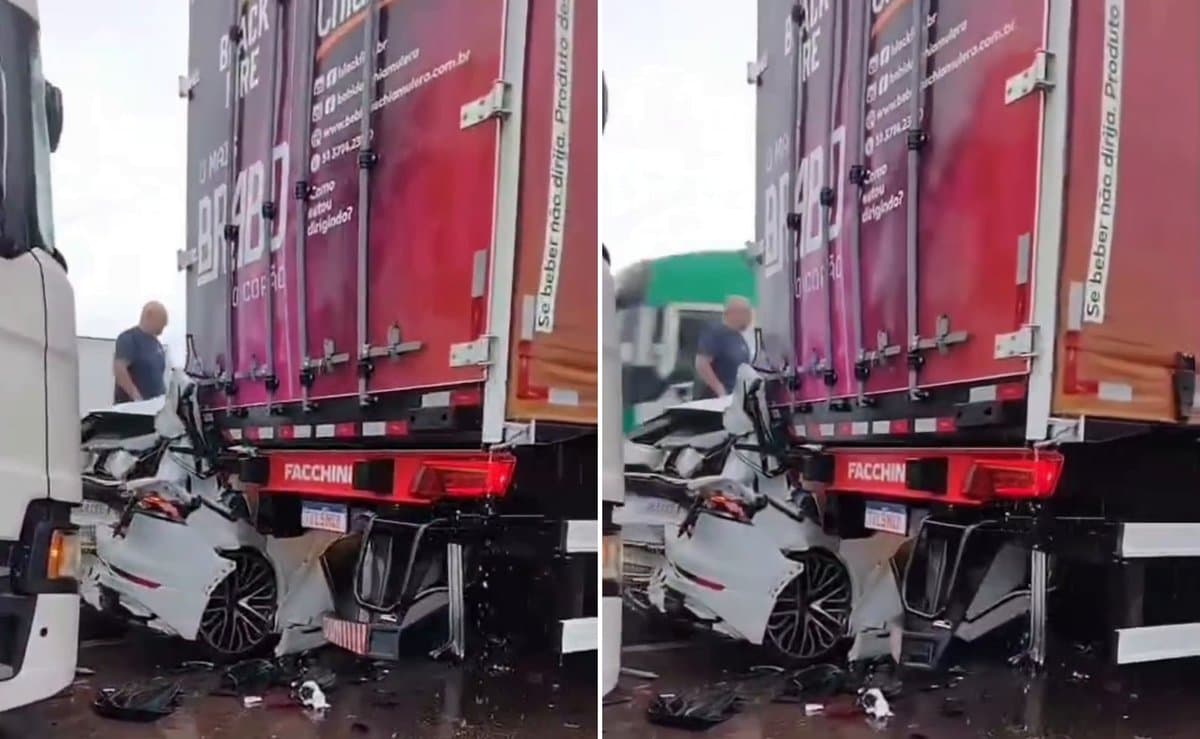 “Tu não vai acreditar”: carro fica esmagado entre duas carretas em acidente na BR-101 em Joinville