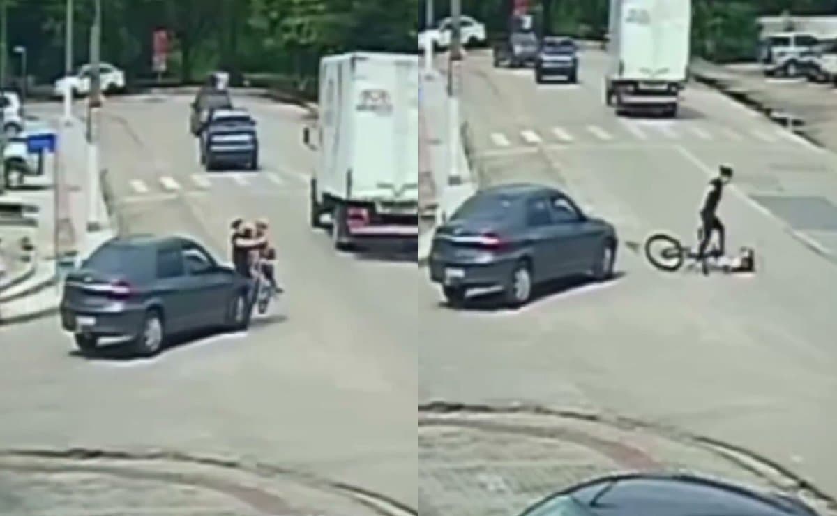 Criança cai no asfalto após batida entre carro e bicicleta guiada pela mãe no Centro de São João Batista