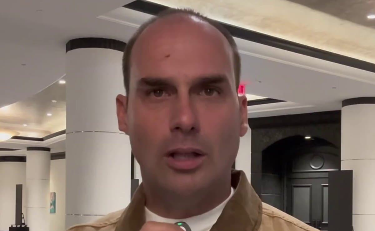“Não reconheçam esta eleição”: Eduardo Bolsonaro grava vídeo em inglês e pede pressão estrangeira contra Lula