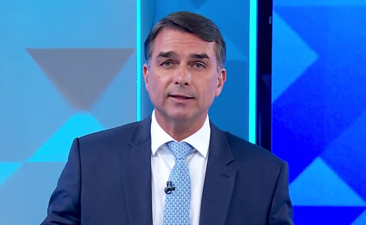 “Ele perde a linha”: Flávio pergunta quem sustenta o Lulinha na Espanha e cobra “Lula, abre o cartão”