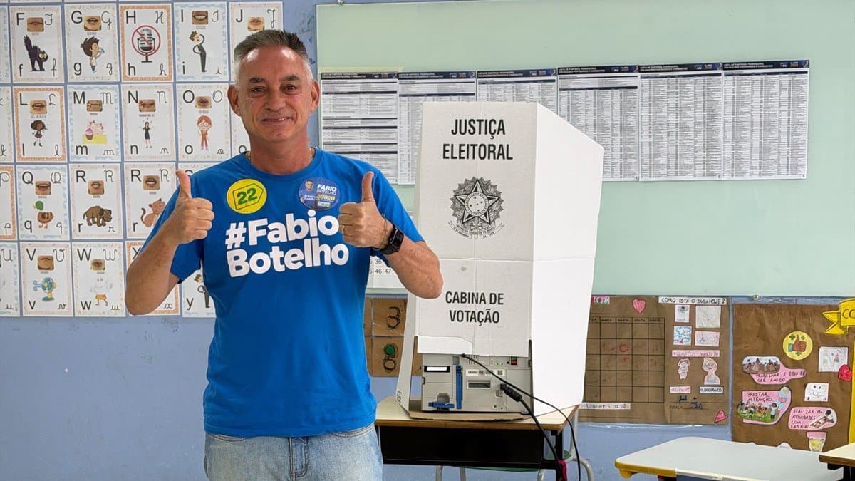 Candidato do prefeito Topázio, Fábio Botelho vota na capital e agradece apoio na campanha