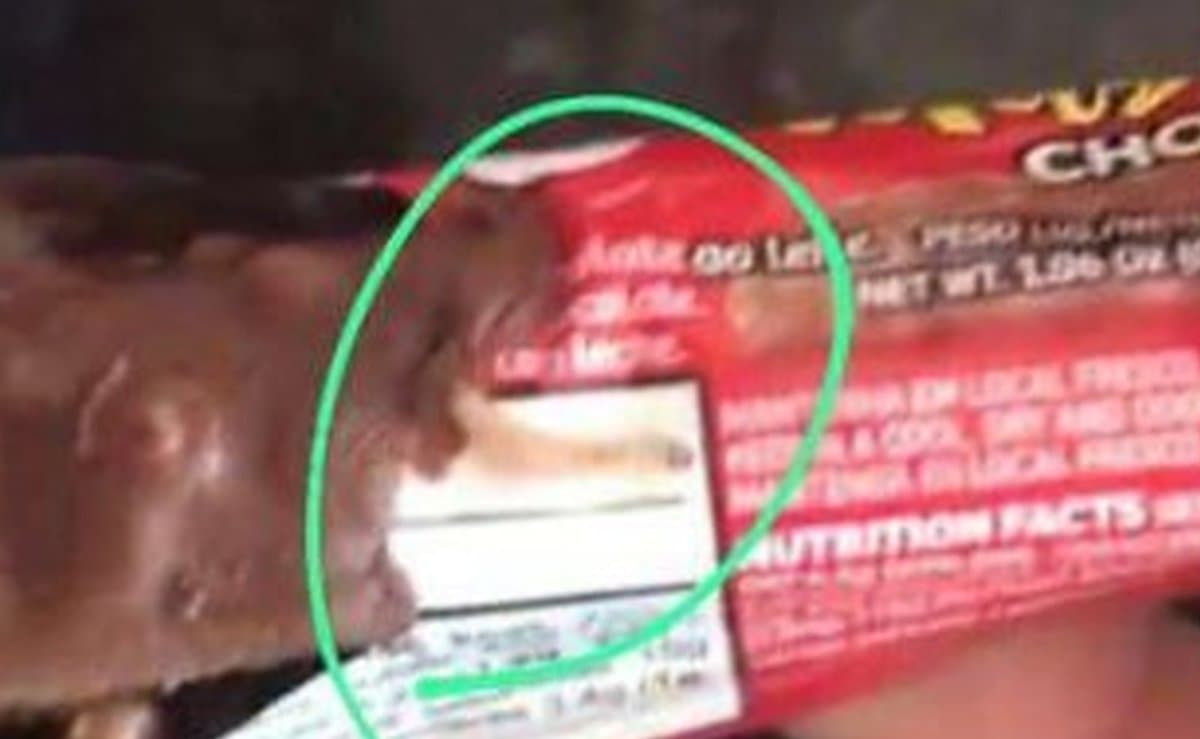 Família encontra larva viva em chocolate já aberto e fabricante é condenada a pagar R$ 8 mil em Camboriú