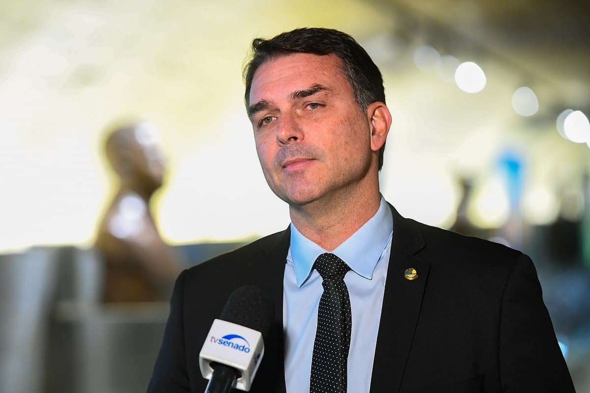 URGENTE: Com 9,1% das urnas apuradas, Flávio Bolsonaro lidera com 50,79% e pode levar no 1° turno