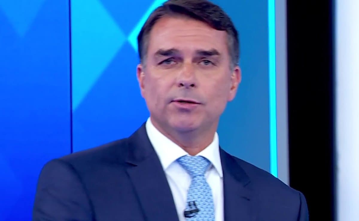 Flávio diz que Lula prometeu picanha e entregou abóbora: “agora parcela o que tem dentro da geladeira”