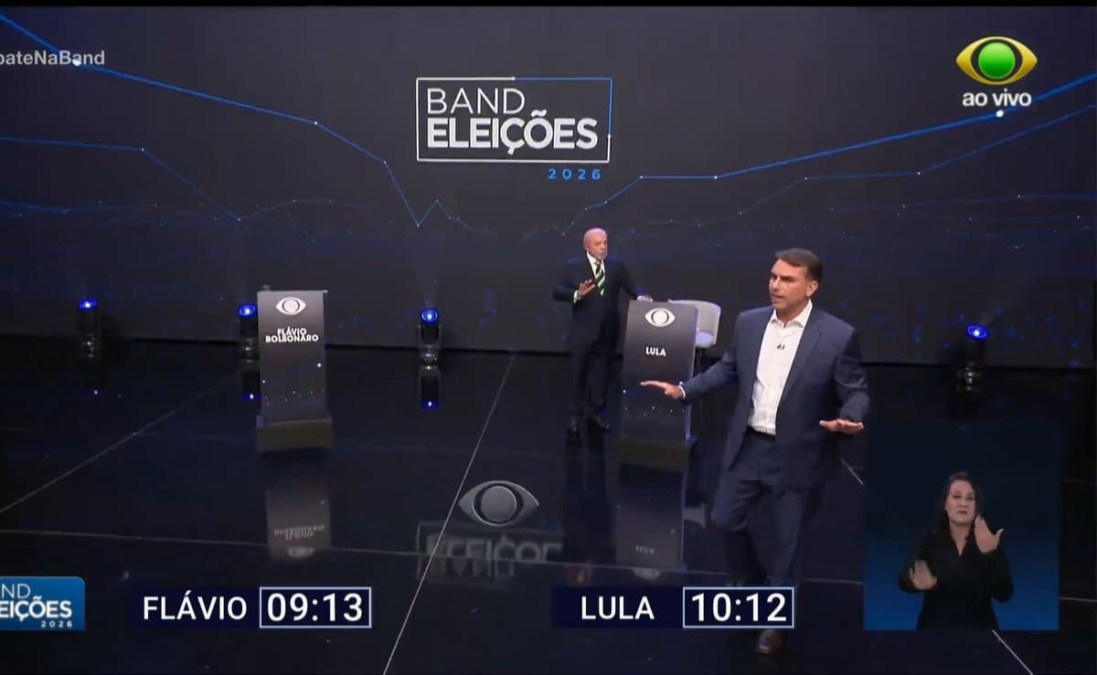 “Eu tô sem carteira aqui, senão vai me roubar”: Flávio provoca Lula, que o chama de miliciano no debate