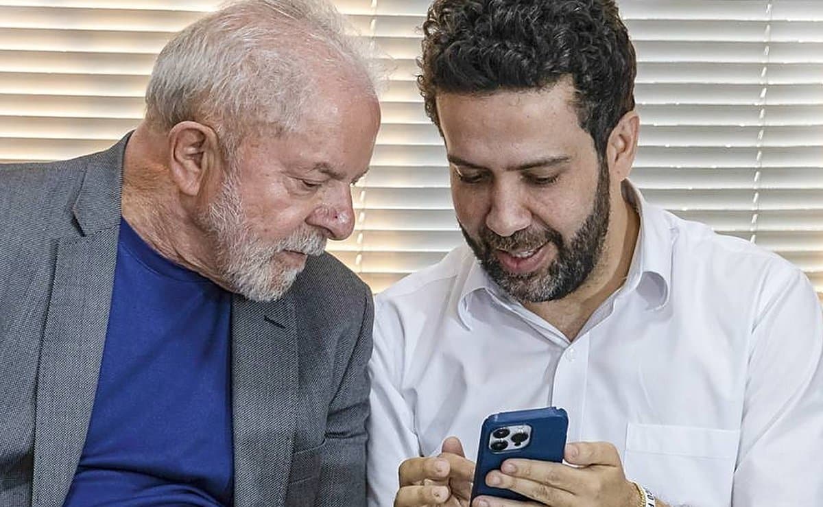 "Pra cês parar e tomar uma água": áudios mostram Janones comandando hashtags enquanto lobista detonava Lula na CNN