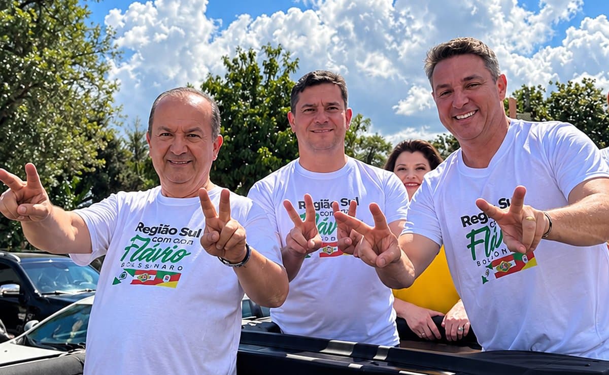 Jorginho Mello, Sergio Moro e Zucco participam de motociata em Florianópolis em apoio a Flávio Bolsonaro